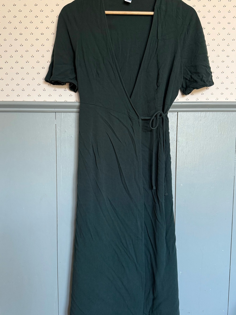 Green viscose wrap dress with tie waist